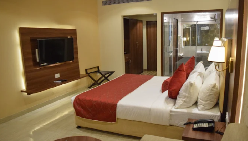 1 x DELUXE ROOM